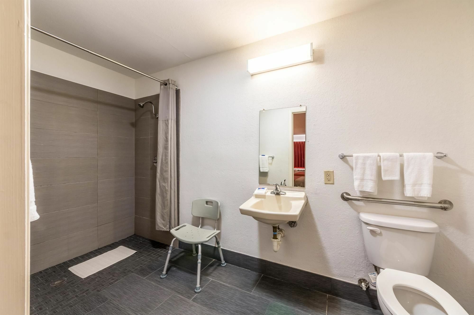 6-san Antonio, Tx - South Ww White Rd Hotel