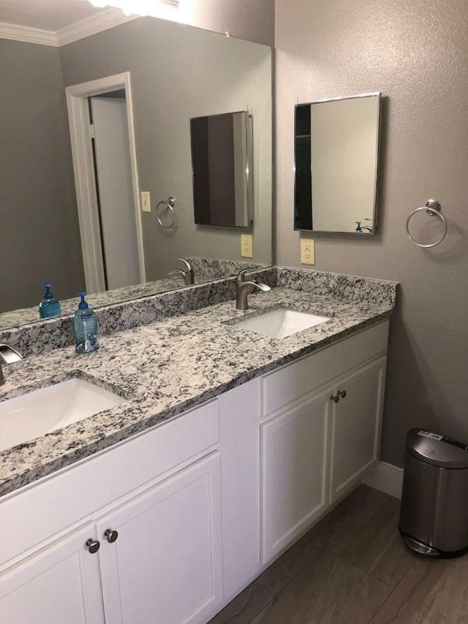 Gated Subdivision Contemporary Yet Cozy Fun Holiday home *