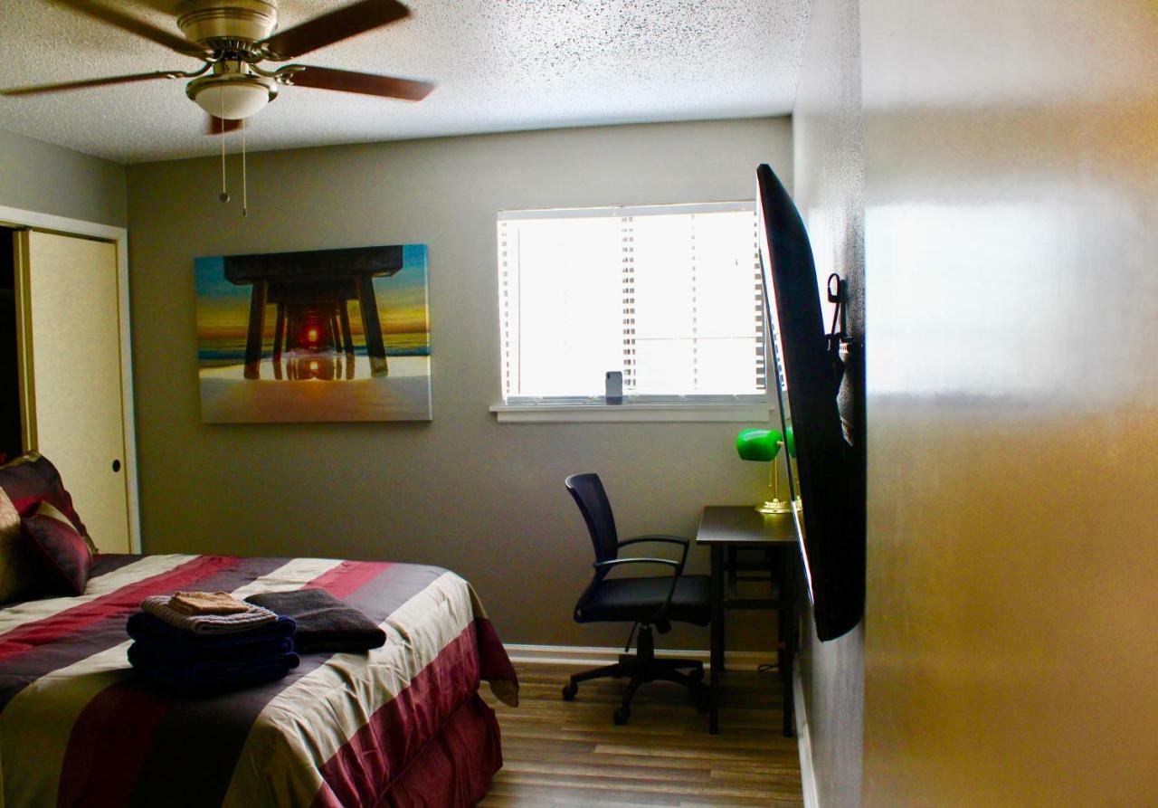 Gated Subdivision Contemporary Yet Cozy Fun Holiday home *
