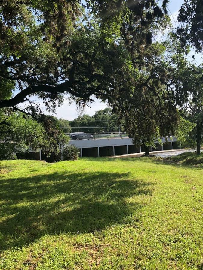 Gated Subdivision Contemporary Yet Cozy Fun Holiday home San Antonio