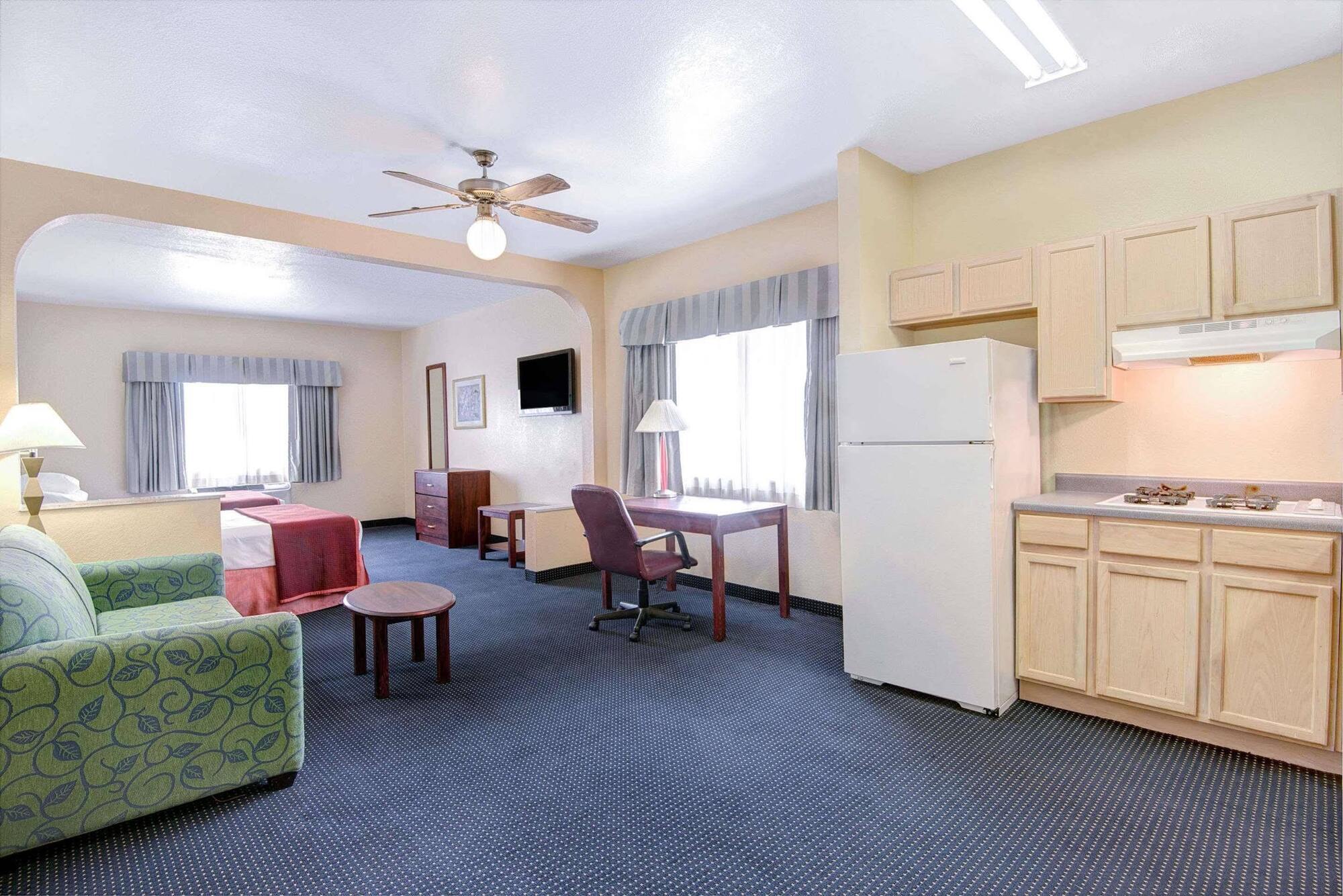 Hotel Howard Johnson By Wyndham & 2*
