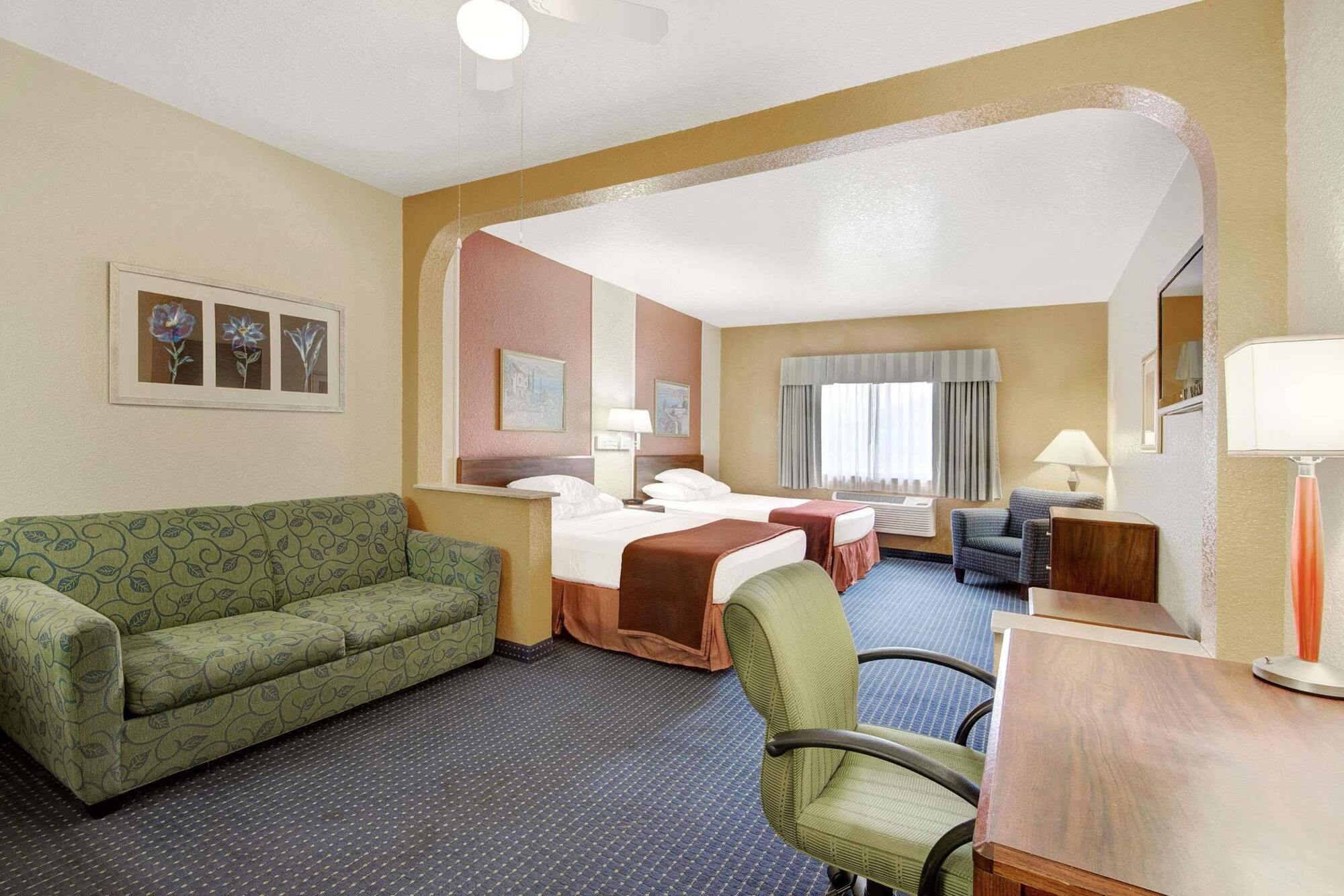 Howard Johnson By Wyndham & San Antonio