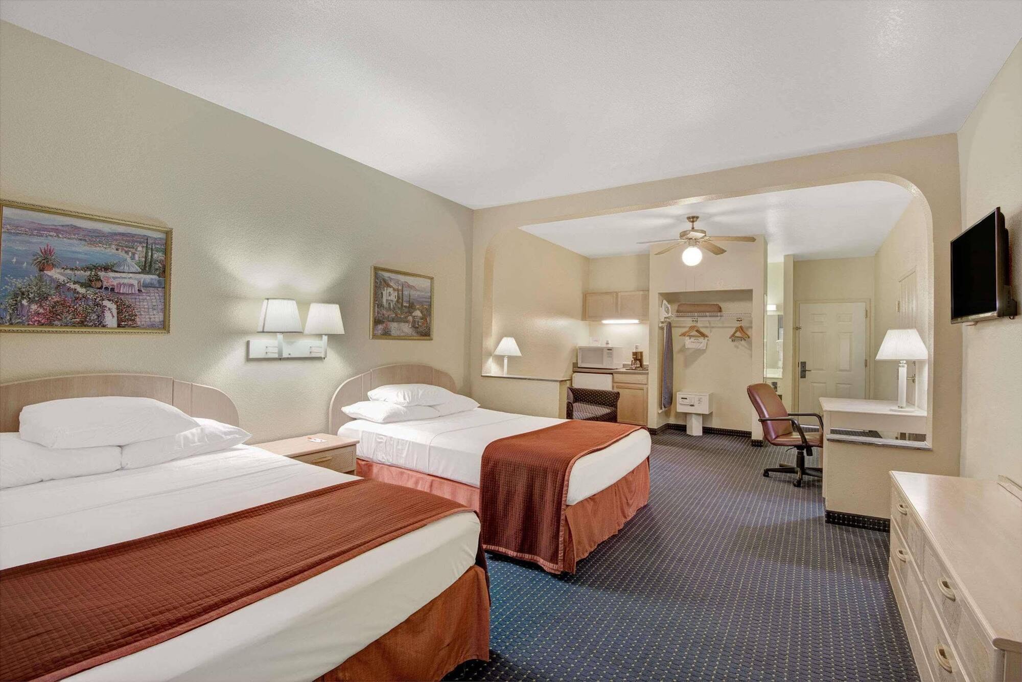 Hotel Howard Johnson By Wyndham & 2*