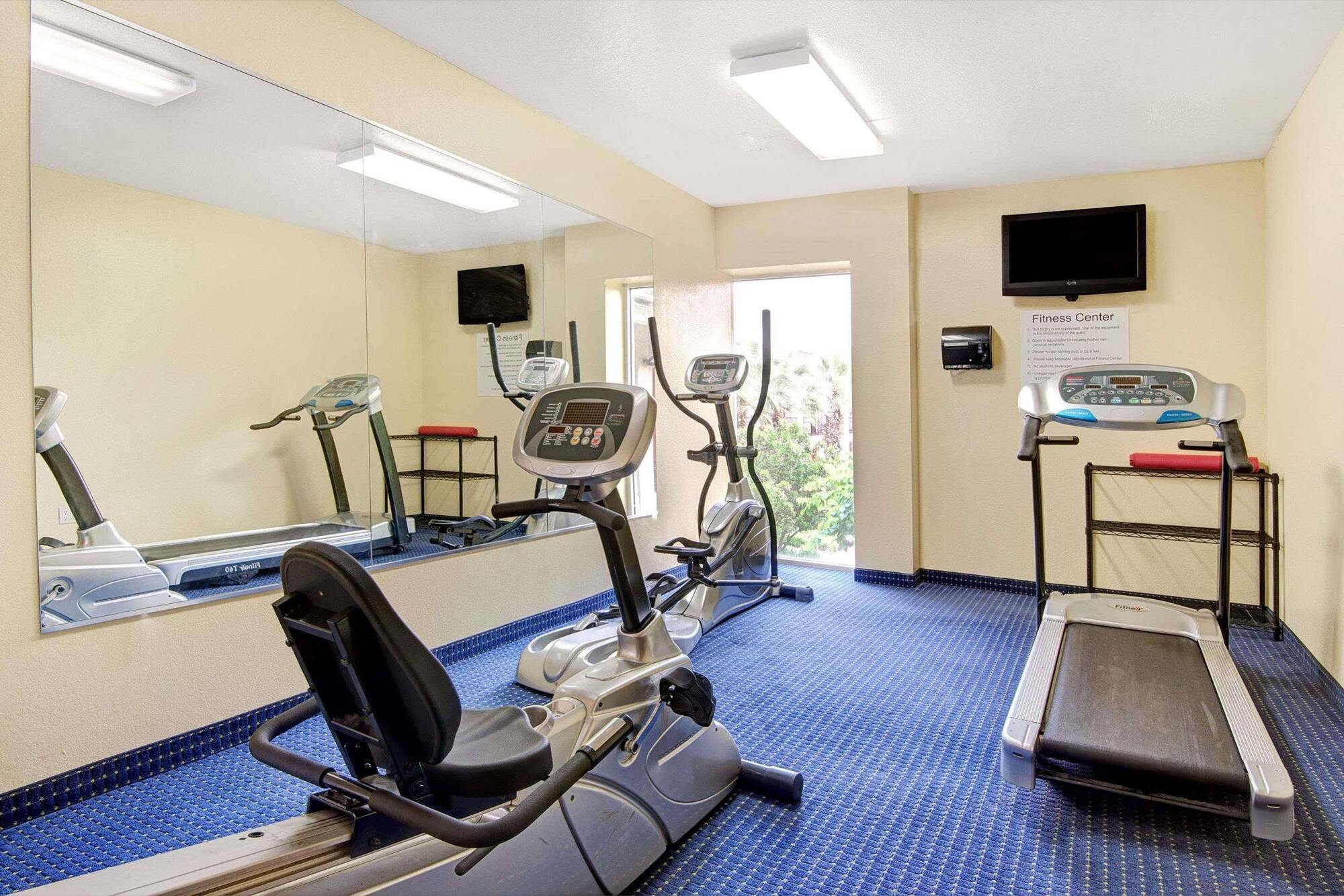Hotel Howard Johnson By Wyndham & 2*