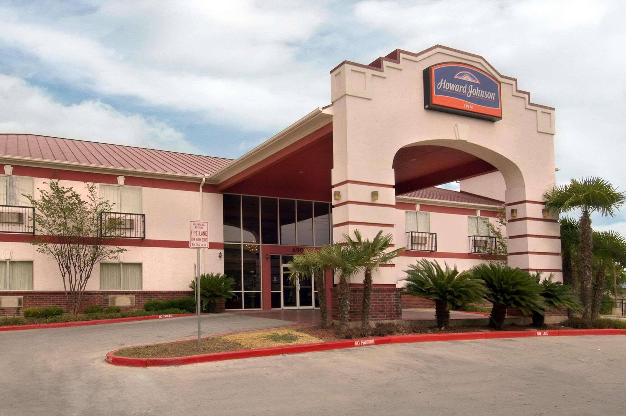 Howard Johnson By Wyndham &