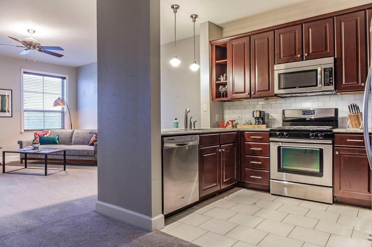 Relaxing Retreat + Pool + Gym Apartment *