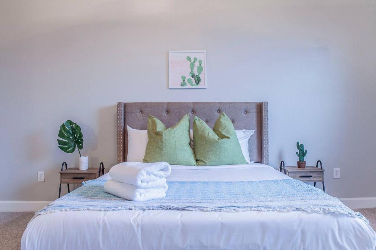 Apartment Relaxing Retreat + Pool + Gym *