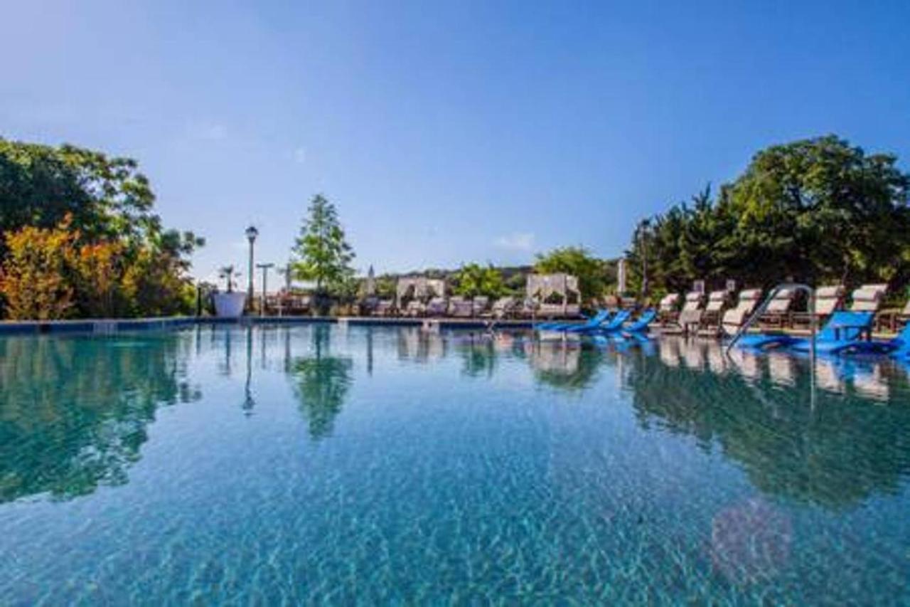 Relaxing Retreat + Pool + Gym