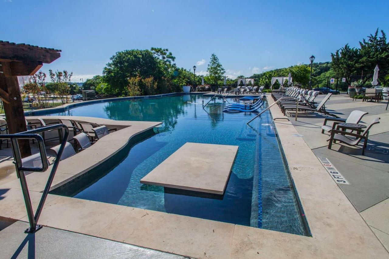 Apartment Relaxing Getaway + Pool + Gym *