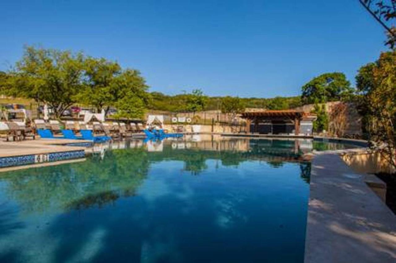 Relaxing Retreat + Pool + Gym *