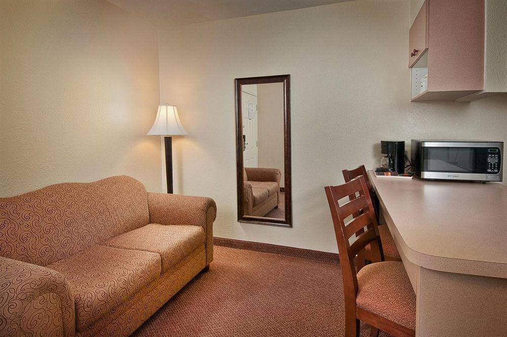 Western Near Lackland Afb Seaworld 3*