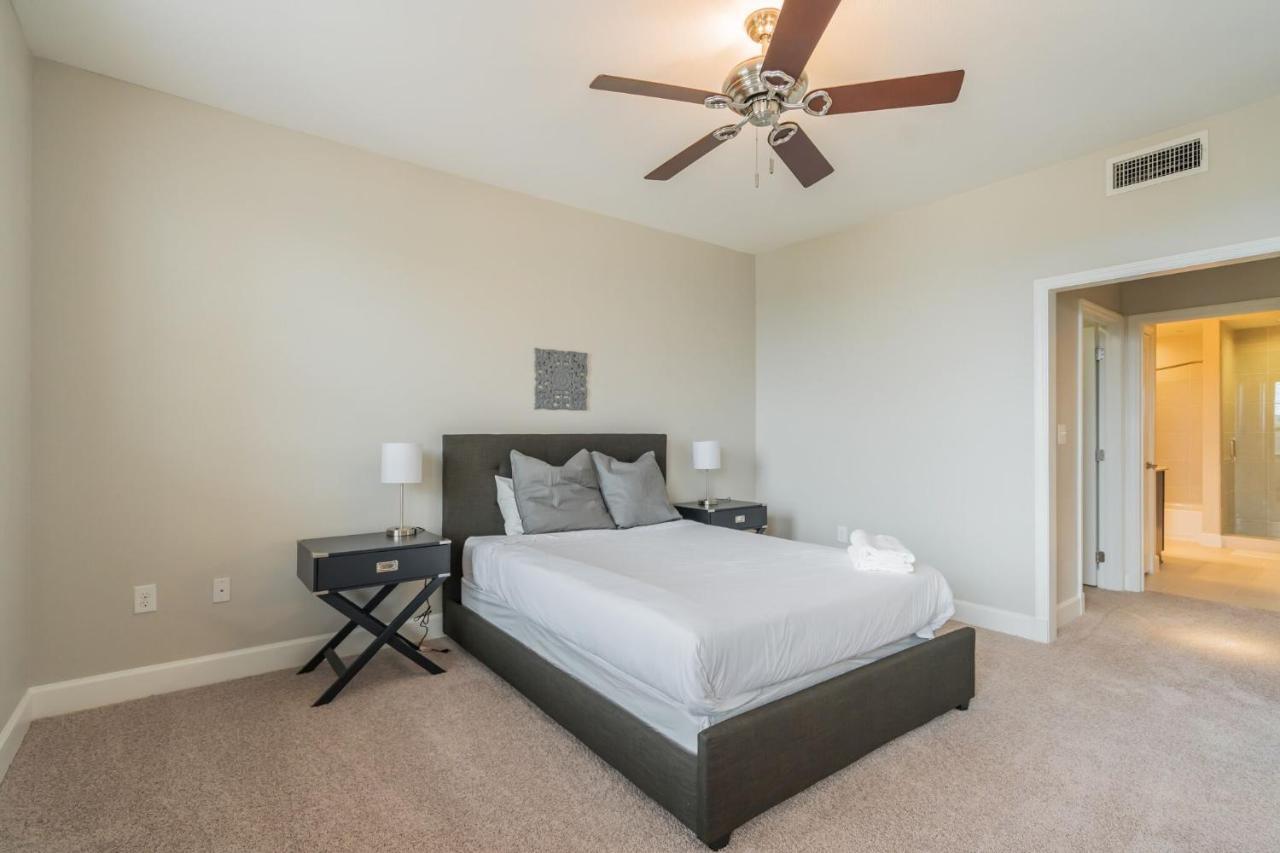 Apartment Newly Renovated 2-bedroom + Pool + Gym *
