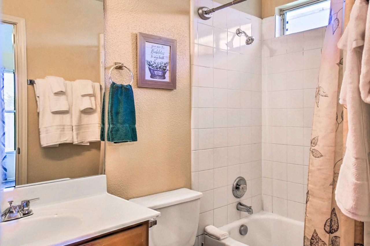 Abode With Yard Less Than 4 Mi To Lackland Holiday home San Antonio