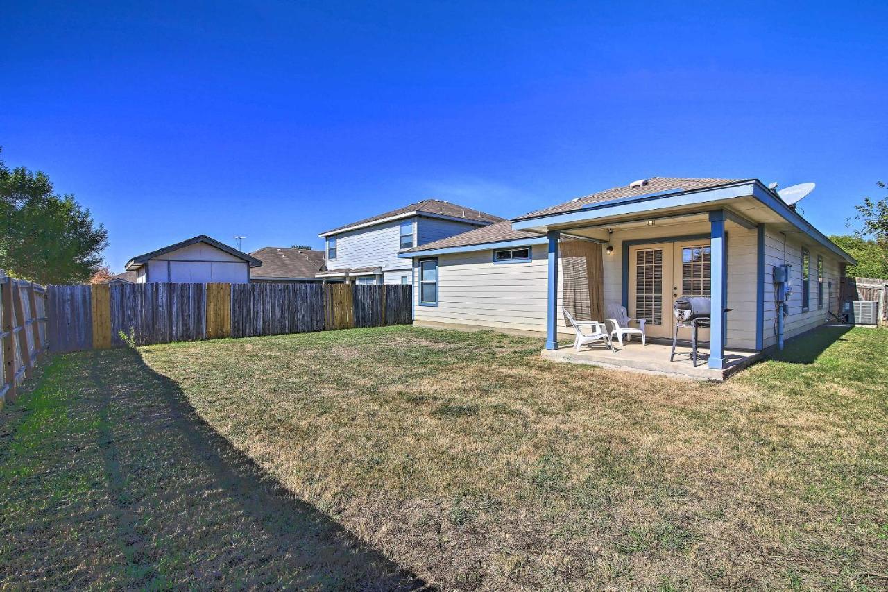 Abode With Yard Less Than 4 Mi To Lackland *