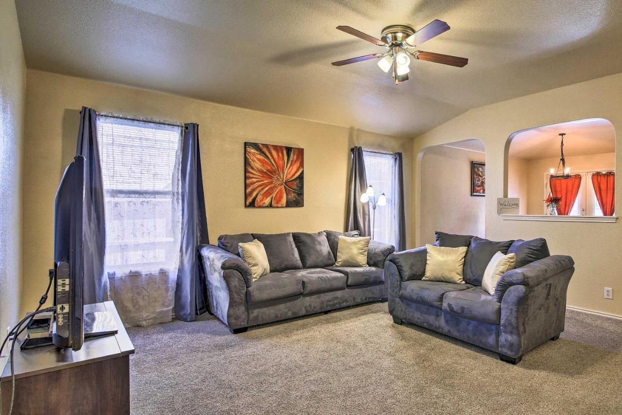 Abode With Yard Less Than 4 Mi To Lackland *