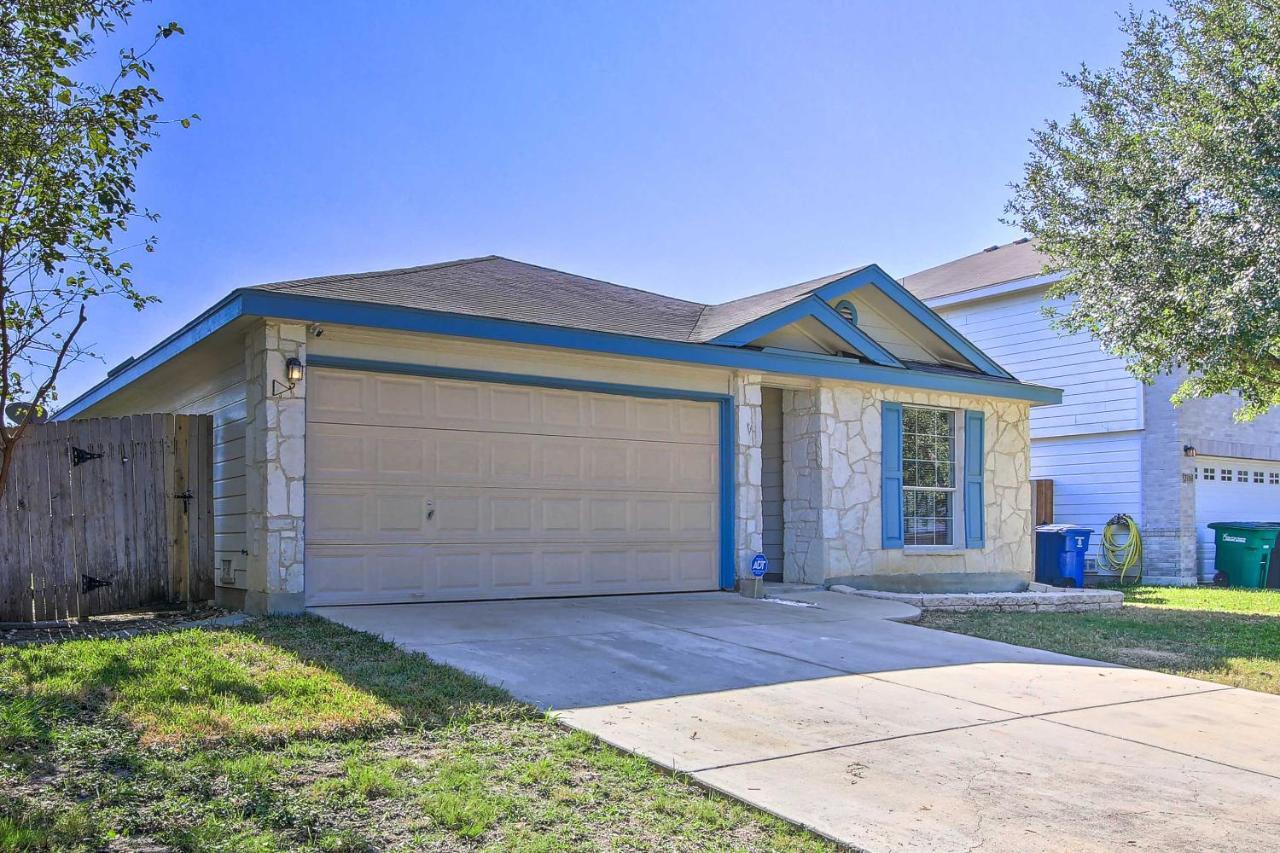 Abode With Yard Less Than 4 Mi To Lackland