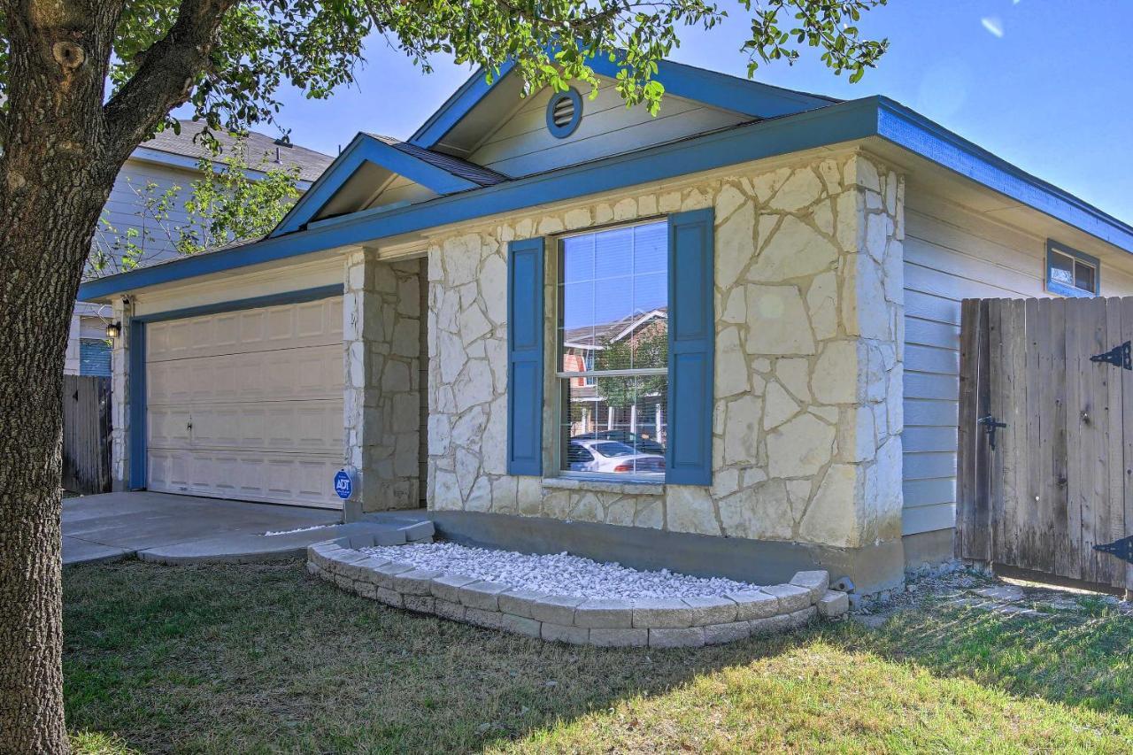 Abode With Yard Less Than 4 Mi To Lackland *