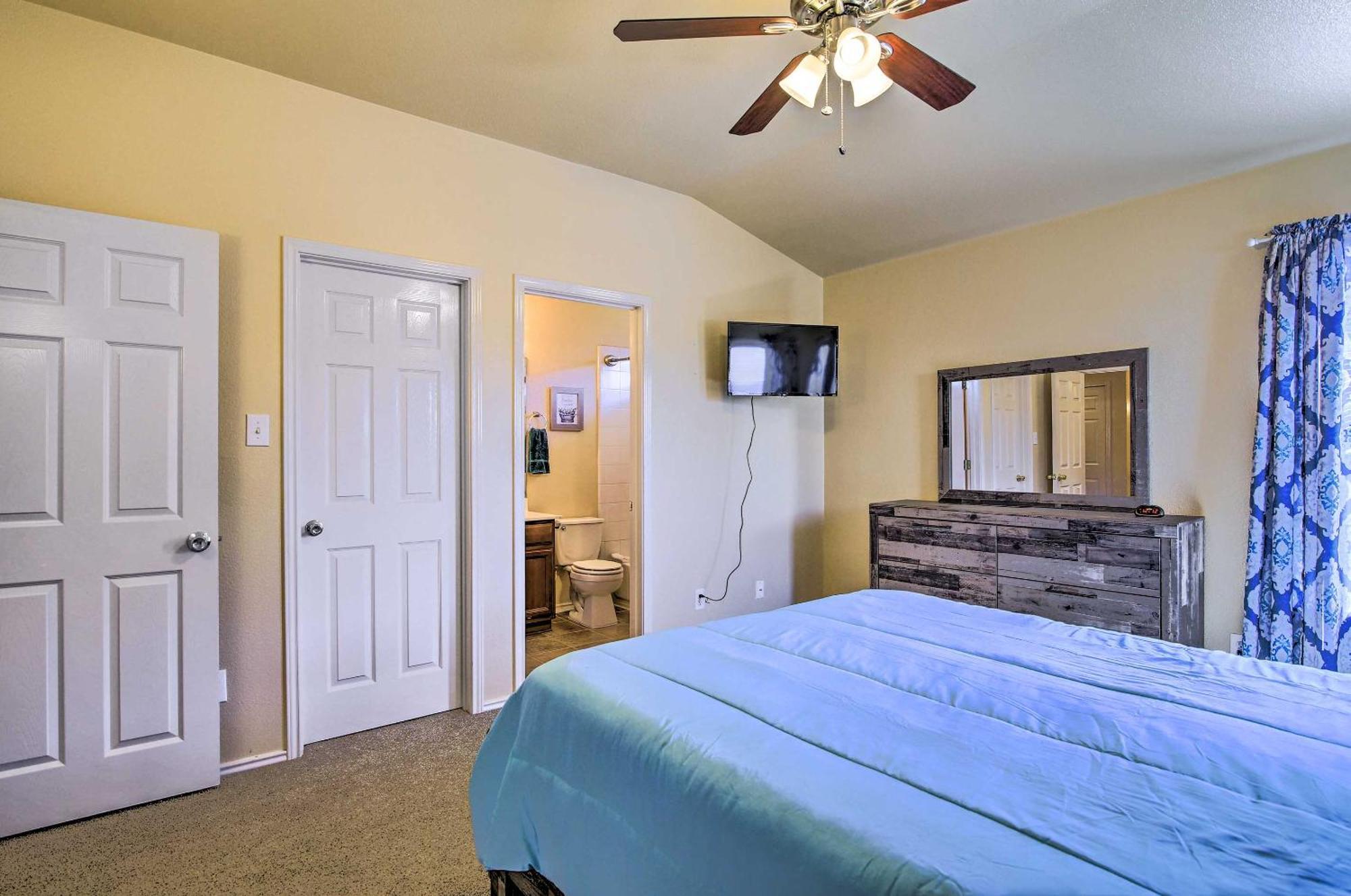 Holiday home Abode With Yard Less Than 4 Mi To Lackland *