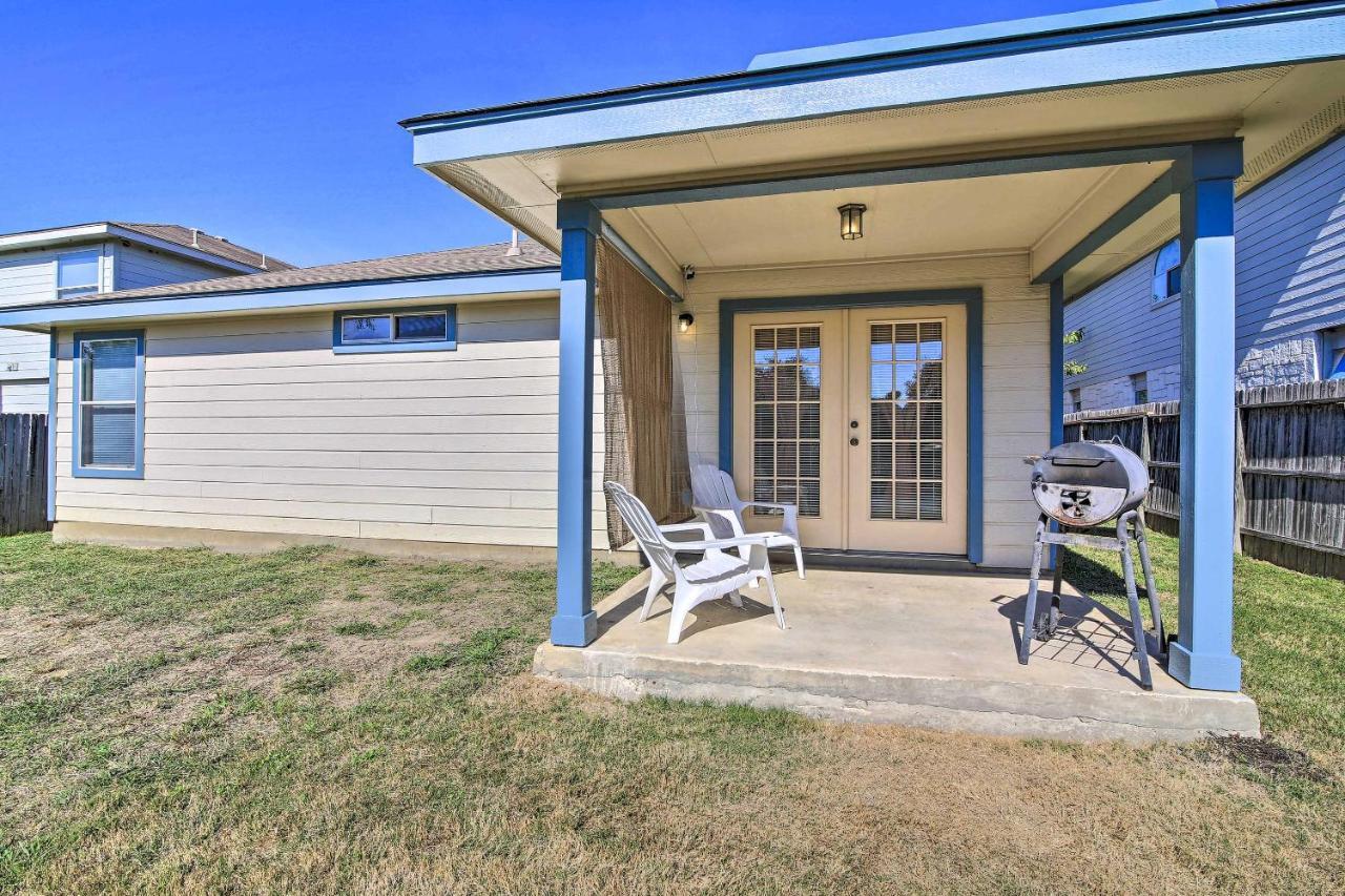 Abode With Yard Less Than 4 Mi To Lackland *