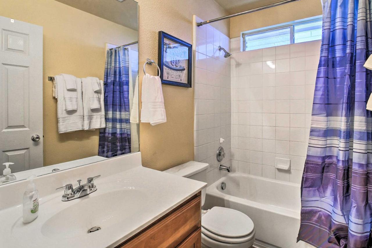 Abode With Yard Less Than 4 Mi To Lackland Holiday home *
