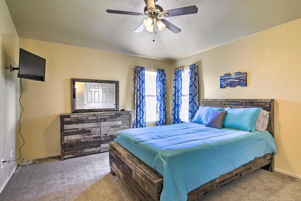 Holiday home Abode With Yard Less Than 4 Mi To Lackland San Antonio