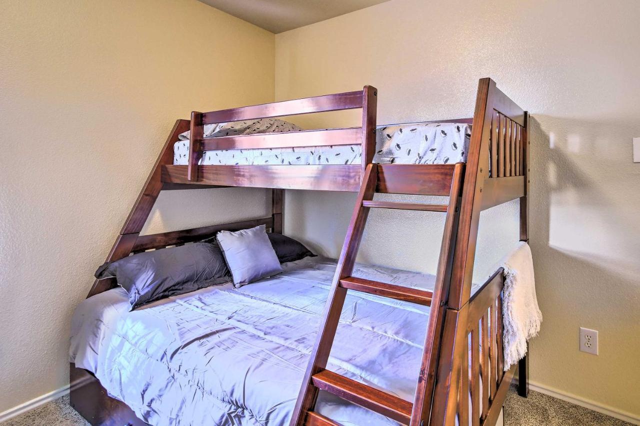 Abode With Yard Less Than 4 Mi To Lackland Holiday home