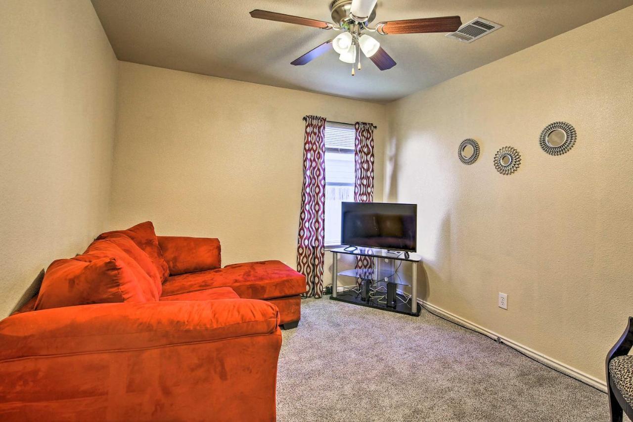 Abode With Yard Less Than 4 Mi To Lackland Holiday home *