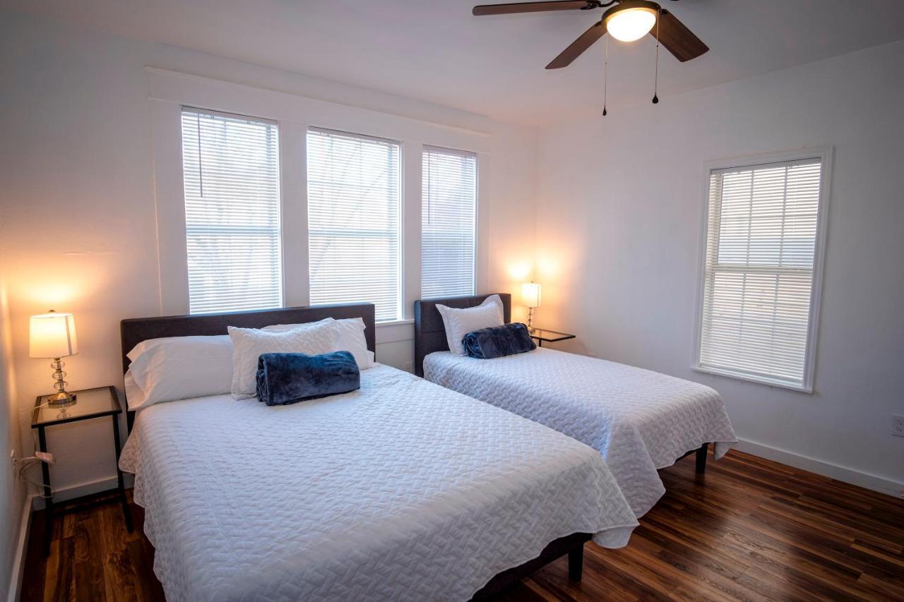 Apartment Downtown View Cozy 2br1ba Sleeps 8 *