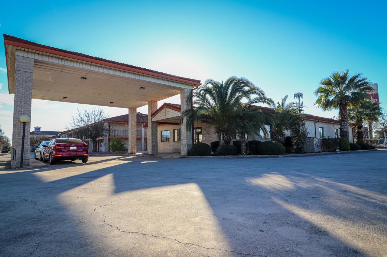 Motel &
