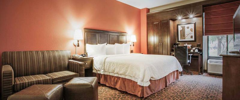 Hampton Downtown 3*