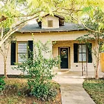 Close To Downtown San Antonio,Tx With Private Backyard And Firepit