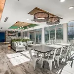 Lush Downtown Condo On Riverwalk W King Ste, Free Parking, Pet Friendly, Centrally Located On Riverwalk