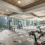 Lush Downtown Condo On Riverwalk W King Ste, Free Parking, Pet Friendly, Centrally Located On Riverwalk