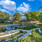 Lush Downtown Condo On Riverwalk W King Ste, Free Parking, Pet Friendly, Centrally Located On Riverwalk