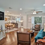 San Antonio, Casa Blanca In Castle Hills