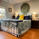 Boho Bliss- Cozy Private Room 2 Miles From Alamodome!