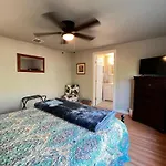 Boho Bliss- Cozy Private Room 2 Miles From Alamodome!