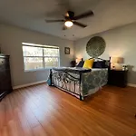 Boho Bliss- Cozy Private Room 2 Miles From Alamodome!