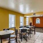 Econo Lodge Near Lackland Air Force Base-Seaworld