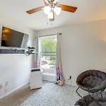 Dog-Friendly Live Oak Home With Hot Tub And Game Room!