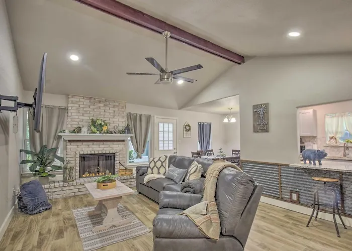 Pet-Friendly San Antonio Gem Near Nature Preserve!