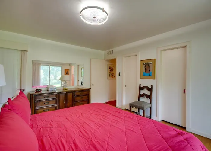 Spacious San Antonio Home About 5 Mi To Downtown!