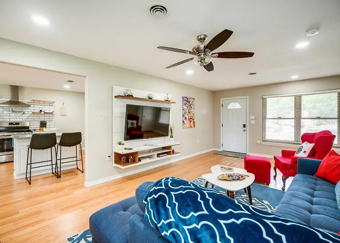 Pet-Friendly San Antonio Home With Spacious Yard!