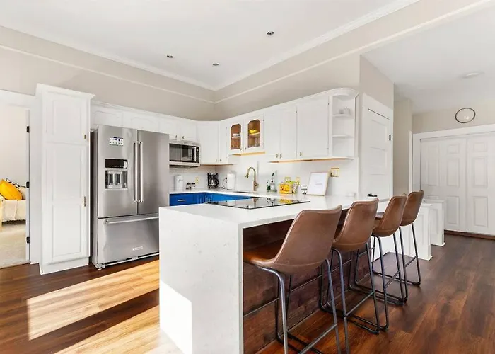Reduced! Pearl Townhomes Combined. Sleeps 16