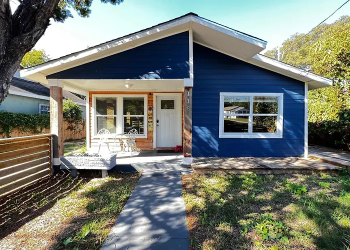 Boho Bliss- Cozy Private Room 2 Miles From Alamodome!
