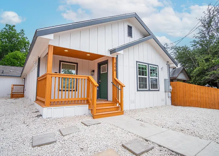 Spacious Delightful 4 Bedroom 3 Ba Close To Downtown