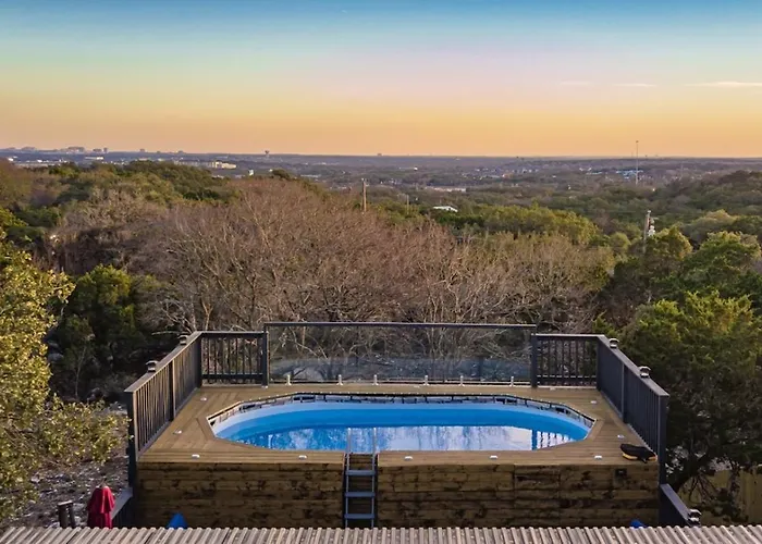 Breathtaking Roof Pool Views, Gameroom, Firepit