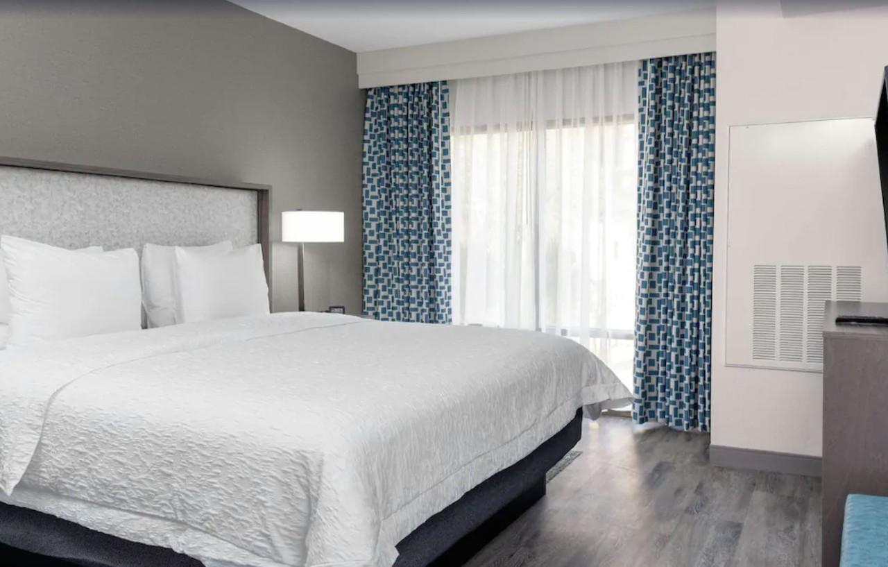 Hampton & Riverwalk Hotel 3*