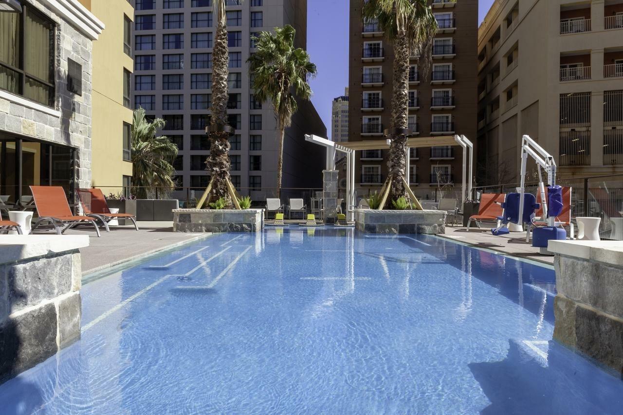Hampton & Riverwalk Hotel