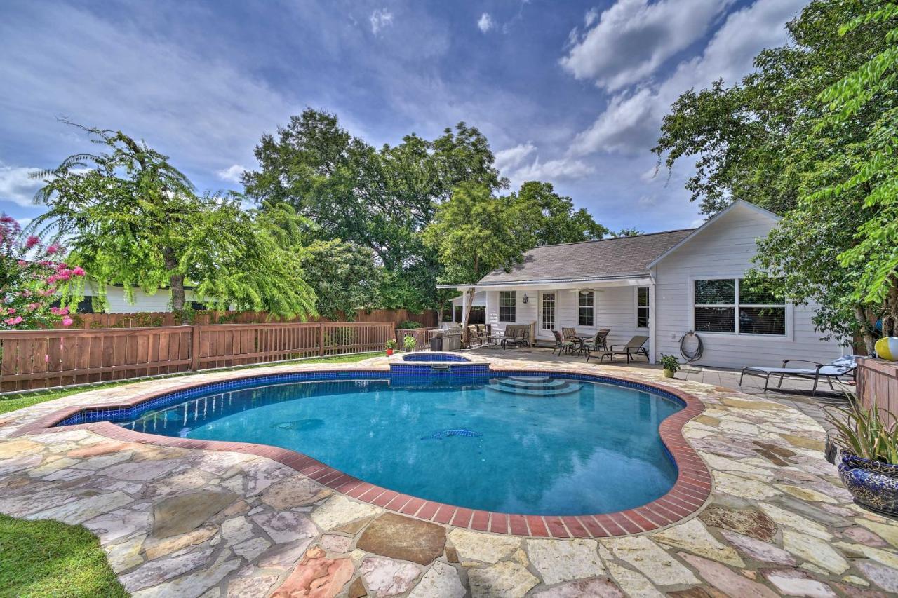 House With Private Pool, And Grill